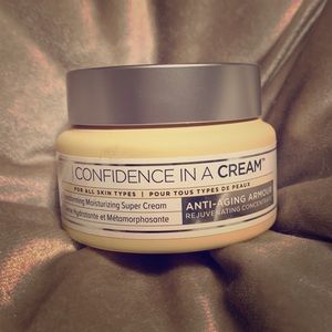 IT! Confidence in a Cream Moisturizer